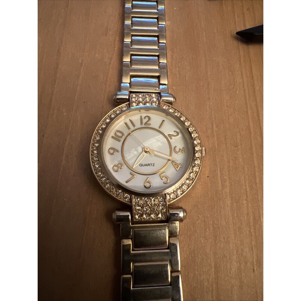 Generic Mother Of Pearl Gold Tone Ladies Watch New Battery